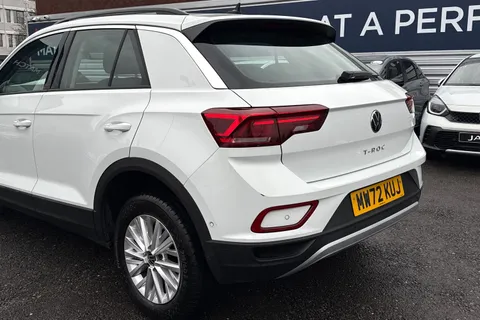 MW72KUJ Volkswagen T-Roc 1.0 TSI Life Euro 6 (s/s) 5dr Thumbnail #9