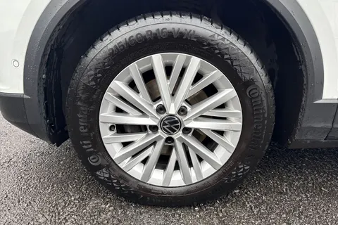 MW72KUJ Volkswagen T-Roc 1.0 TSI Life Euro 6 (s/s) 5dr Thumbnail #13