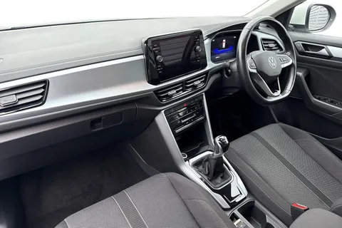 MW72KUJ Volkswagen T-Roc 1.0 TSI Life Euro 6 (s/s) 5dr Thumbnail #16