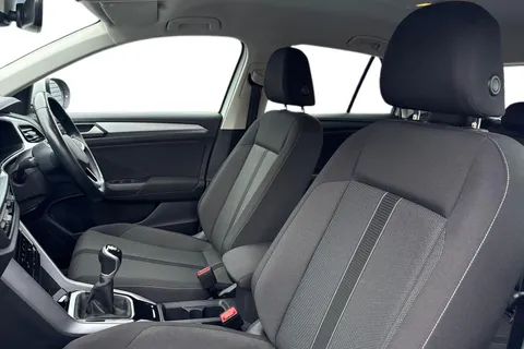 MW72KUJ Volkswagen T-Roc 1.0 TSI Life Euro 6 (s/s) 5dr Thumbnail #17