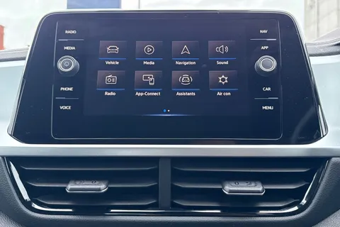 MW72KUJ Volkswagen T-Roc 1.0 TSI Life Euro 6 (s/s) 5dr Thumbnail #18