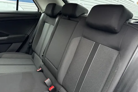 MW72KUJ Volkswagen T-Roc 1.0 TSI Life Euro 6 (s/s) 5dr Thumbnail #20