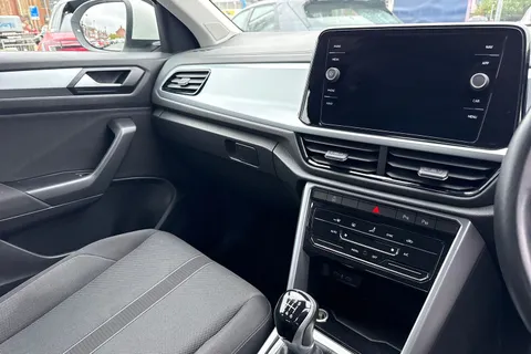 MW72KUJ Volkswagen T-Roc 1.0 TSI Life Euro 6 (s/s) 5dr Thumbnail #21