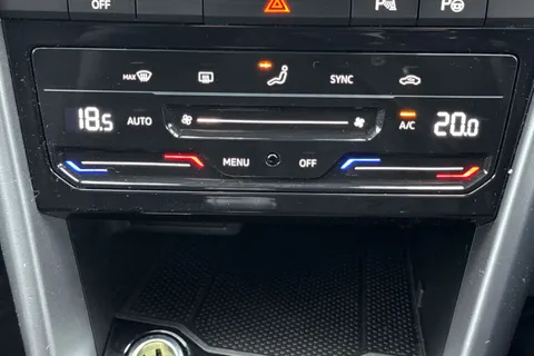 MW72KUJ Volkswagen T-Roc 1.0 TSI Life Euro 6 (s/s) 5dr Thumbnail #23