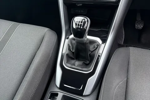 MW72KUJ Volkswagen T-Roc 1.0 TSI Life Euro 6 (s/s) 5dr Thumbnail #24