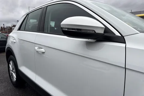 MW72KUJ Volkswagen T-Roc 1.0 TSI Life Euro 6 (s/s) 5dr Thumbnail #32