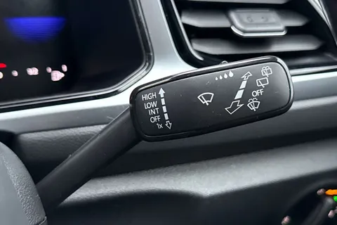 MW72KUJ Volkswagen T-Roc 1.0 TSI Life Euro 6 (s/s) 5dr Thumbnail #41