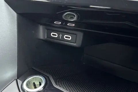 MW72KUJ Volkswagen T-Roc 1.0 TSI Life Euro 6 (s/s) 5dr Thumbnail #43