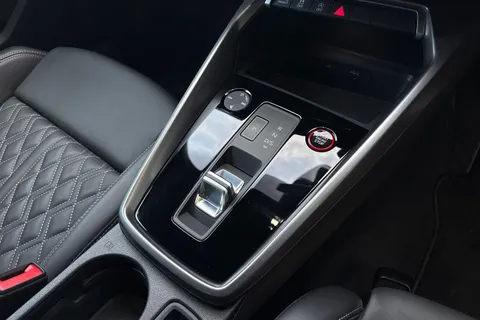 DL23WOY Audi S3 2.0 TFSI Sportback S Tronic quattro Euro 6 (s/s) 5dr Thumbnail #24