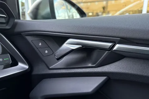 DL23WOY Audi S3 2.0 TFSI Sportback S Tronic quattro Euro 6 (s/s) 5dr Thumbnail #40