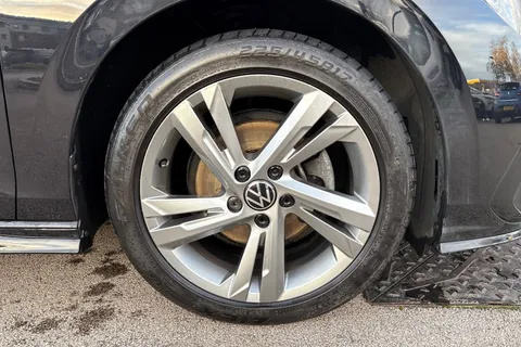 DA22XSH Volkswagen Golf 2.0 TDI R-Line Euro 6 (s/s) 5dr Thumbnail #11