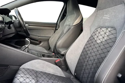 DA22XSH Volkswagen Golf 2.0 TDI R-Line Euro 6 (s/s) 5dr Thumbnail #17