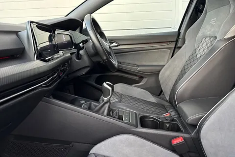 DA22XSH Volkswagen Golf 2.0 TDI R-Line Euro 6 (s/s) 5dr Thumbnail #31