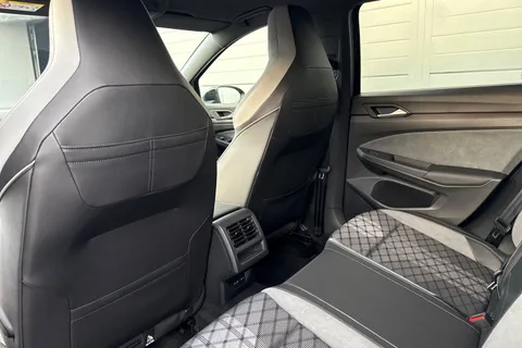 DA22XSH Volkswagen Golf 2.0 TDI R-Line Euro 6 (s/s) 5dr Thumbnail #32