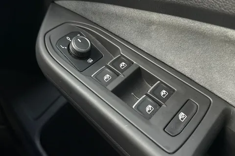 DA22XSH Volkswagen Golf 2.0 TDI R-Line Euro 6 (s/s) 5dr Thumbnail #42