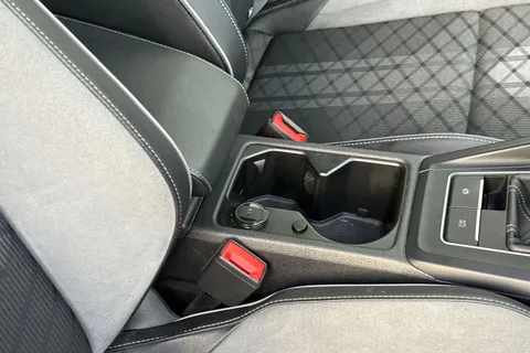 DA22XSH Volkswagen Golf 2.0 TDI R-Line Euro 6 (s/s) 5dr Thumbnail #48