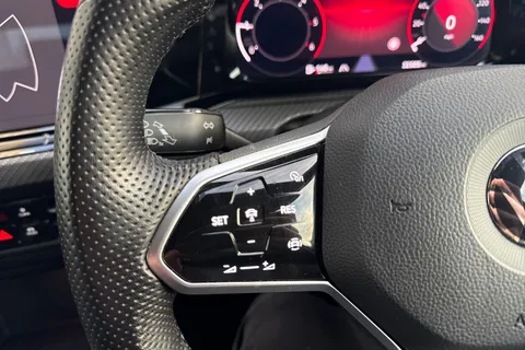 DA22XSH Volkswagen Golf 2.0 TDI R-Line Euro 6 (s/s) 5dr Thumbnail #60