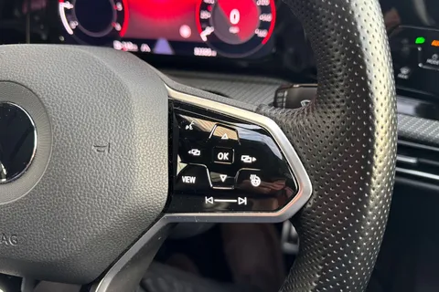 DA22XSH Volkswagen Golf 2.0 TDI R-Line Euro 6 (s/s) 5dr Thumbnail #61