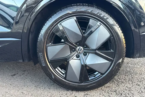 13 of 55 for VOLKSWAGEN TOUAREG 3.0 V6 TDI 4Motion 286 Black Edition 5dr Tip Auto