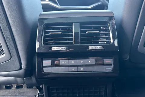 30 of 55 for VOLKSWAGEN TOUAREG 3.0 V6 TDI 4Motion 286 Black Edition 5dr Tip Auto