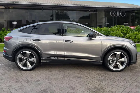 KR25NSY Audi Q4 e-tron Q4 Sportback Black Edition 45 e-tron  210,00 kW Thumbnail #4