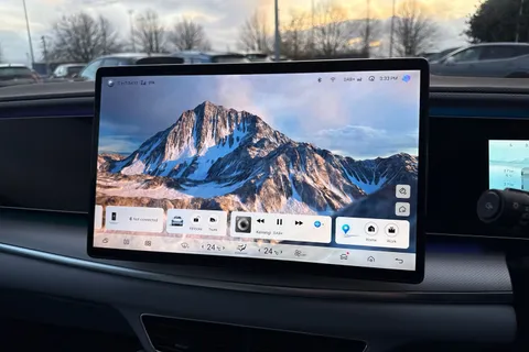 DG75OXB BYD Sealion 7 91.3kWh Excellence Auto AWD 5dr Thumbnail #12