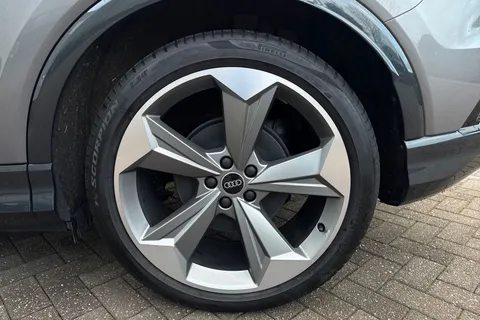 KR25NSY Audi Q4 e-tron Q4 Sportback Black Edition 45 e-tron  210,00 kW Thumbnail #13