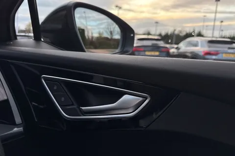 KR25NSY Audi Q4 e-tron Q4 Sportback Black Edition 45 e-tron  210,00 kW Thumbnail #22