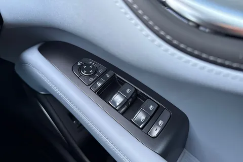 DG75OXB BYD Sealion 7 91.3kWh Excellence Auto AWD 5dr Thumbnail #46