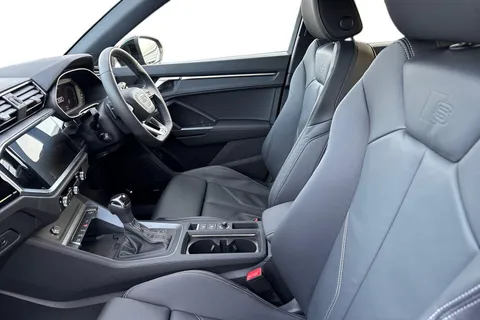 DF25LOJ Audi Q3 Black Edition 35 TFSI 150 PS S tronic Thumbnail #17