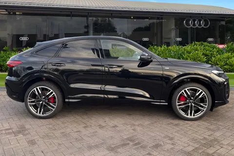  Audi Q5 2.0 TDI Edition 1 Sportback S Tronic quattro Euro 6 (s/s) 5dr Thumbnail #4