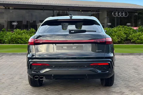  Audi Q5 2.0 TDI Edition 1 Sportback S Tronic quattro Euro 6 (s/s) 5dr Thumbnail #5