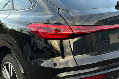  Audi Q5 2.0 TDI Edition 1 Sportback S Tronic quattro Euro 6 (s/s) 5dr Thumbnail #8