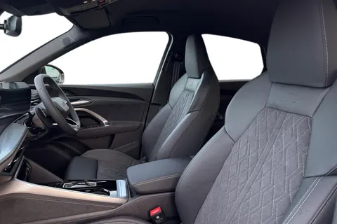  Audi Q5 2.0 TDI Edition 1 Sportback S Tronic quattro Euro 6 (s/s) 5dr Thumbnail #16