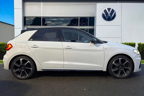 LL22AOU Audi A1 1.0 TFSI 25 Black Edition Sportback Euro 6 (s/s) 5dr Thumbnail #4