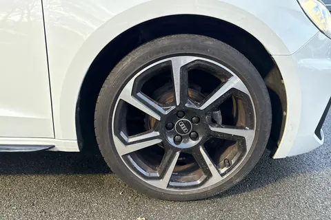 LL22AOU Audi A1 1.0 TFSI 25 Black Edition Sportback Euro 6 (s/s) 5dr Thumbnail #11