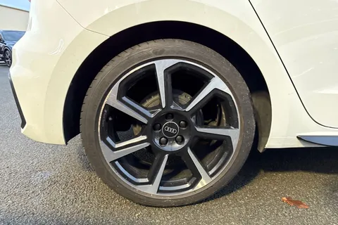 LL22AOU Audi A1 1.0 TFSI 25 Black Edition Sportback Euro 6 (s/s) 5dr Thumbnail #12