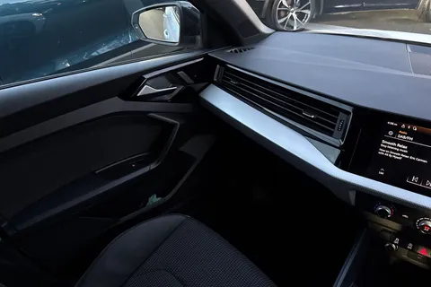 LL22AOU Audi A1 1.0 TFSI 25 Black Edition Sportback Euro 6 (s/s) 5dr Thumbnail #21