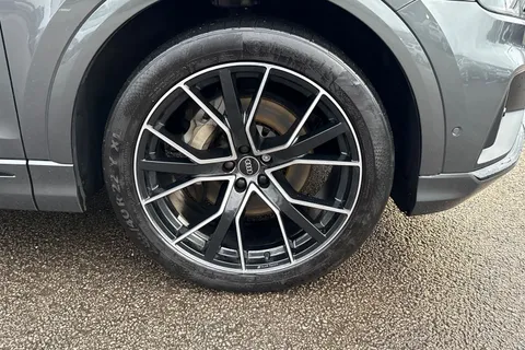 10 of 57 for Audi Q8 Black Edition 50 TDI quattro 286 PS tiptronic