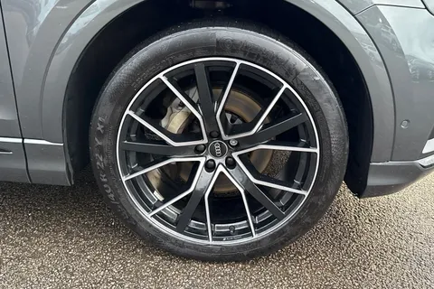 12 of 57 for Audi Q8 Black Edition 50 TDI quattro 286 PS tiptronic