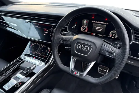 18 of 57 for Audi Q8 Black Edition 50 TDI quattro 286 PS tiptronic