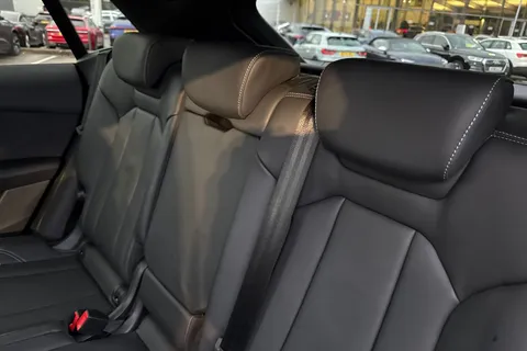 19 of 57 for Audi Q8 Black Edition 50 TDI quattro 286 PS tiptronic