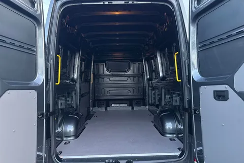 MF75EWZ Volkswagen Crafter 2.0 TDI 140PS Commerce Plus High Roof Van Auto Thumbnail #9