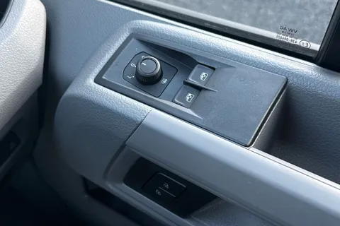 MF75EXJ Volkswagen Crafter 2.0 TDI 140PS Commerce Plus High Roof Van Auto Thumbnail #18