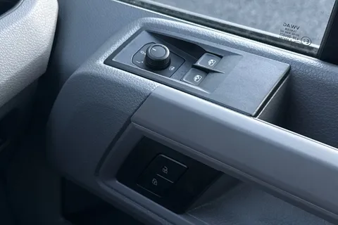 MF75EWZ Volkswagen Crafter 2.0 TDI 140PS Commerce Plus High Roof Van Auto Thumbnail #17