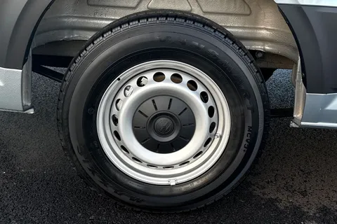 MF75EXJ Volkswagen Crafter 2.0 TDI 140PS Commerce Plus High Roof Van Auto Thumbnail #23