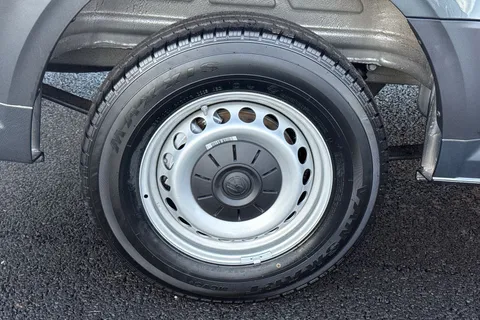 MF75EWZ Volkswagen Crafter 2.0 TDI 140PS Commerce Plus High Roof Van Auto Thumbnail #21
