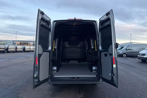 MF75EWZ Volkswagen Crafter 2.0 TDI 140PS Commerce Plus High Roof Van Auto Thumbnail #31