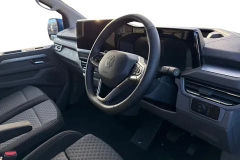 MF75FUJ Volkswagen Transporter Commerce Pro SWB 150ps Automatic 4MOTION Thumbnail #8