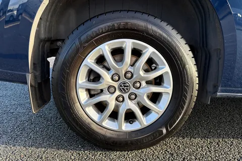 DF25CPE Volkswagen Transporter 2.0 TDI 110 Commerce Pro Van Thumbnail #11